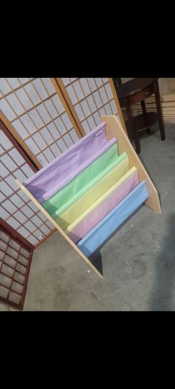 Kids book shelf