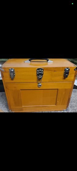 Windsor Design 8-Drawer Wooden Tool Chest