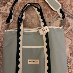 Business & Pleasure Co. The Holiday Cooler Tote Bag Revie Green Large Size Front Pocket New w/ Tags