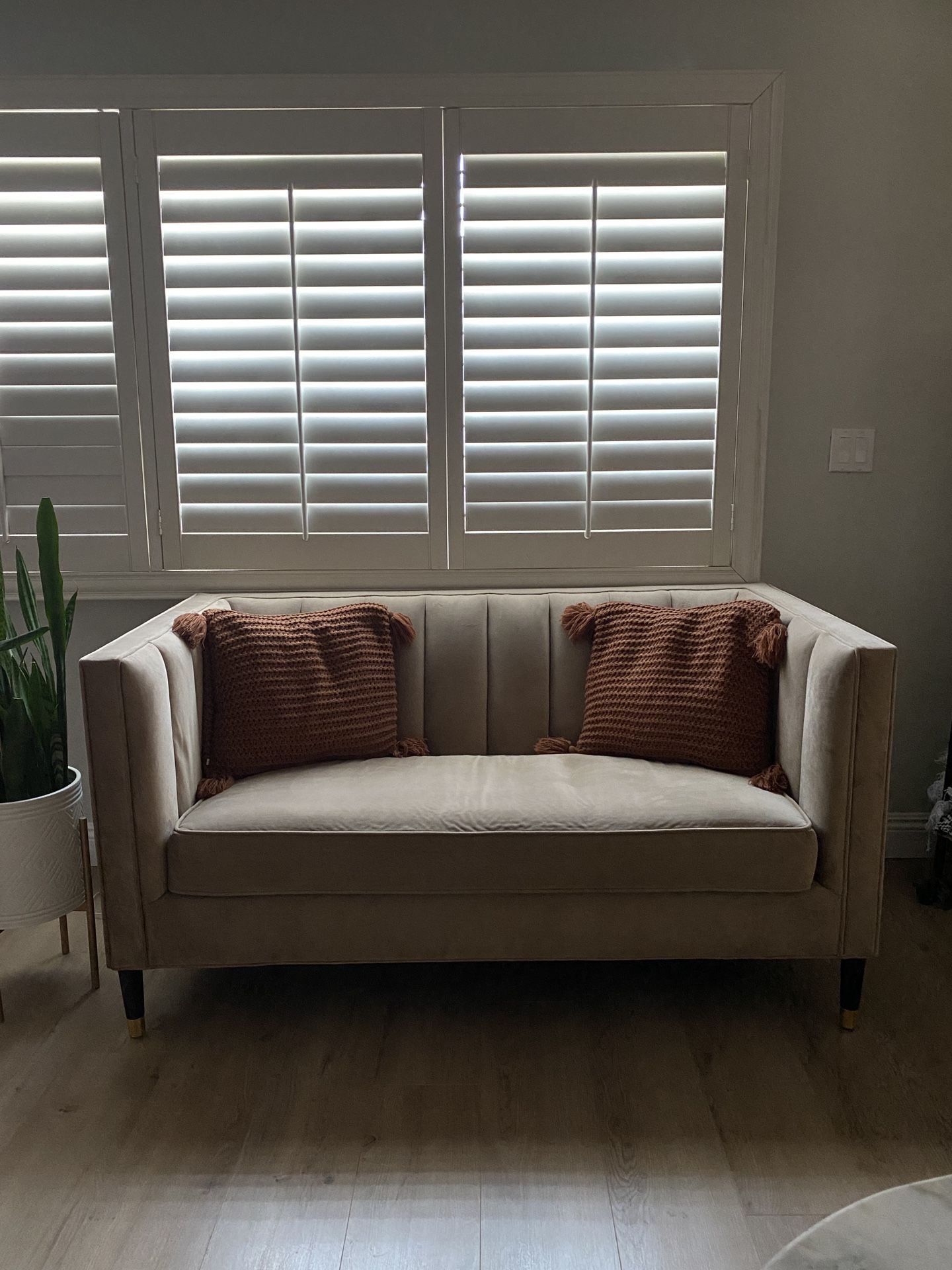 Tufted Velvet Loveseat