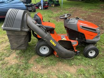 Husqvarna  YTH22v42