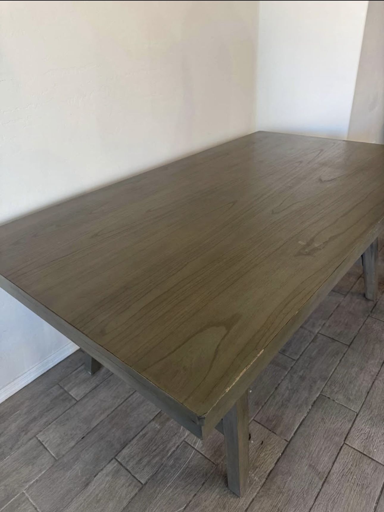 Dining table + Chairs