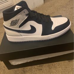 air jordan 1 mid SE DeadStock(never worn)