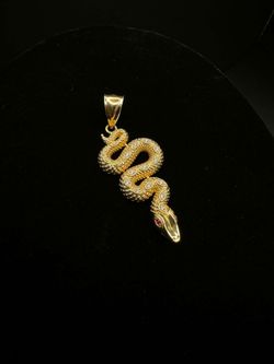14K Gold Pendant w/ CZ’s 5.3grms 3816 Steilacoom Blvd Lakewood WA