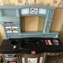 Play Kitchen 