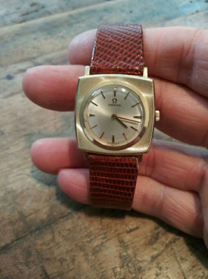 Omega Swiss Solid 14k Gold Manual Wind Men's Watch