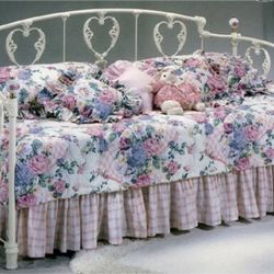 Twin Elliots Designs, Classic Hearts, Daybed