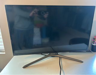 SAMSUNG  TV  32” 1080p LED panel (1920×1080 resolution
