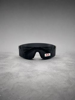 Oakley Shield Sunglasses Tinted Black Plastic Lens Black Plastic Frame Men