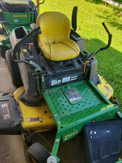 John deere z525e zero turn mower