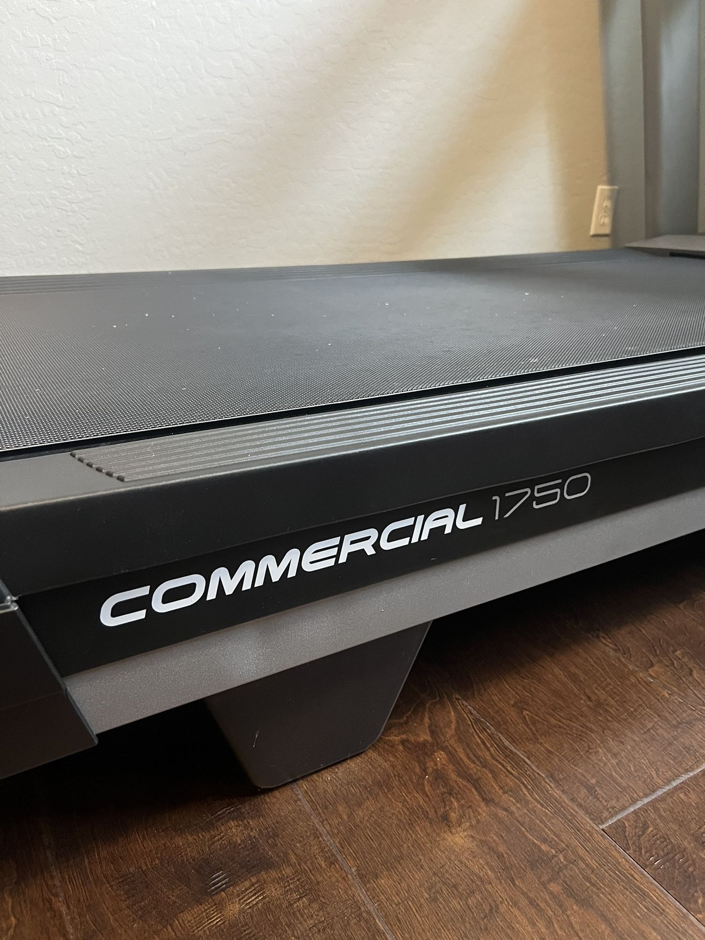 NordicTrack Commercial 1750 (Retail 2,299.00) for Sale in Scottsdale