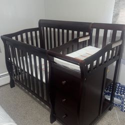 Crib With changing Table