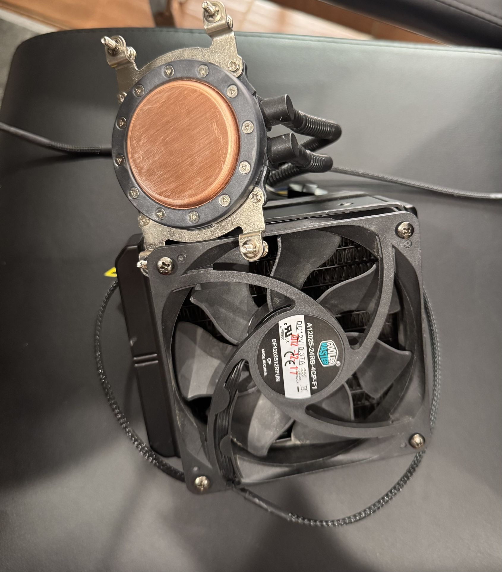 Cooler Master Seidon 120XL – Push-Pull CPU Liquid Water Cooling System with 120mm Radiator and 2 Fans