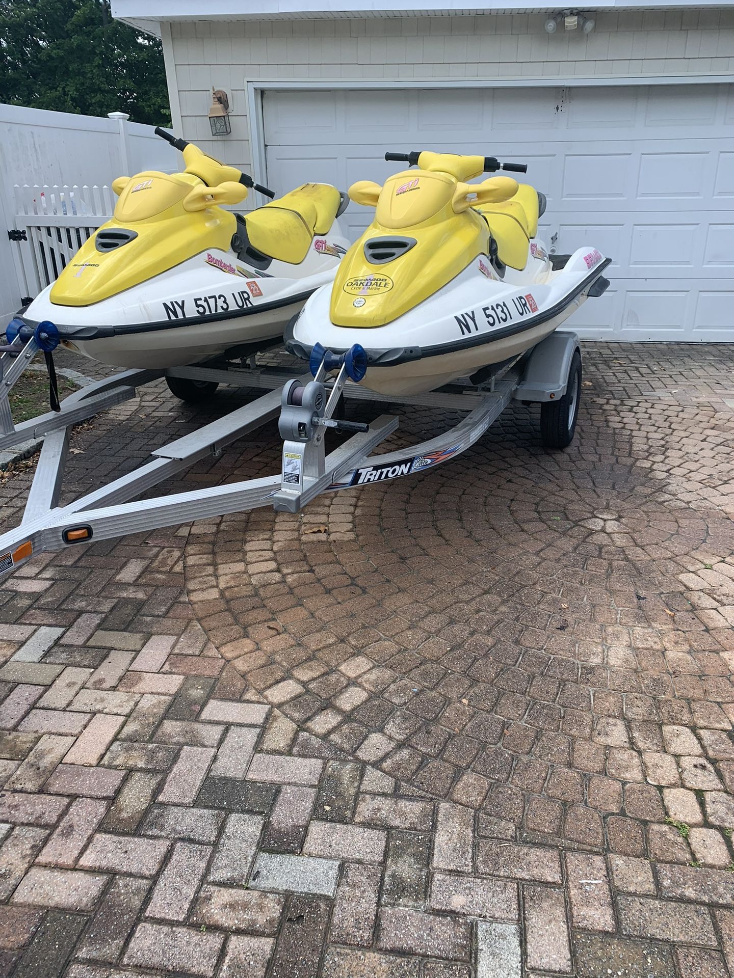 1997 Seadoo Bombadier 3 Seaters With Trailer