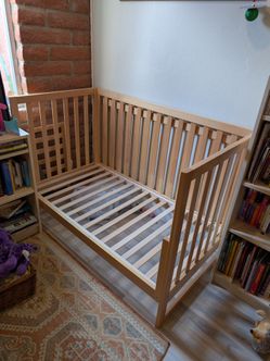 Dadada Austin 3-in-1 Convertible Crib (Natural)