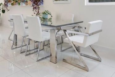 Beautiful modern glass table with 6 white chairs
