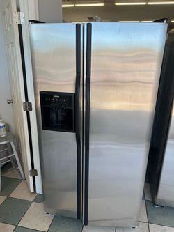 Kenmore stainless steel refrigerator ( delivery available)