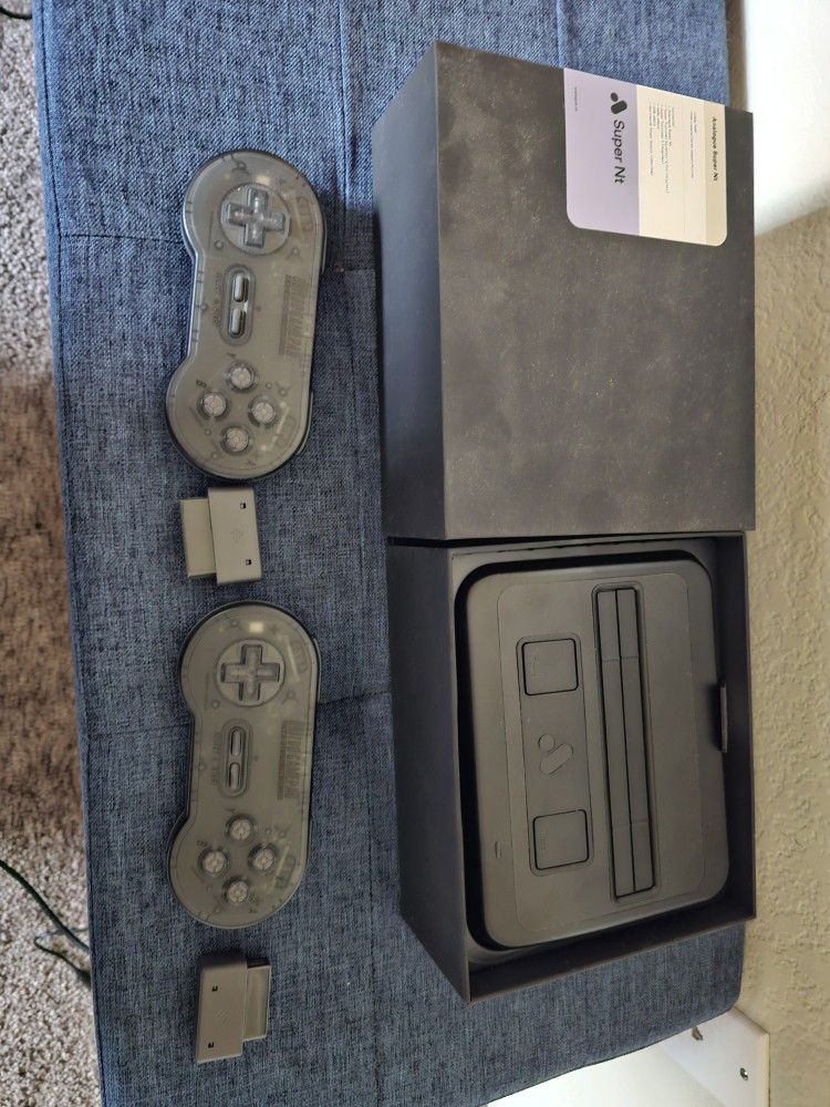 Analogue Super Nintendo w Controllers