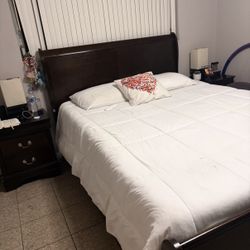 Queen Size Bed With Mattress And 2 Nighstands