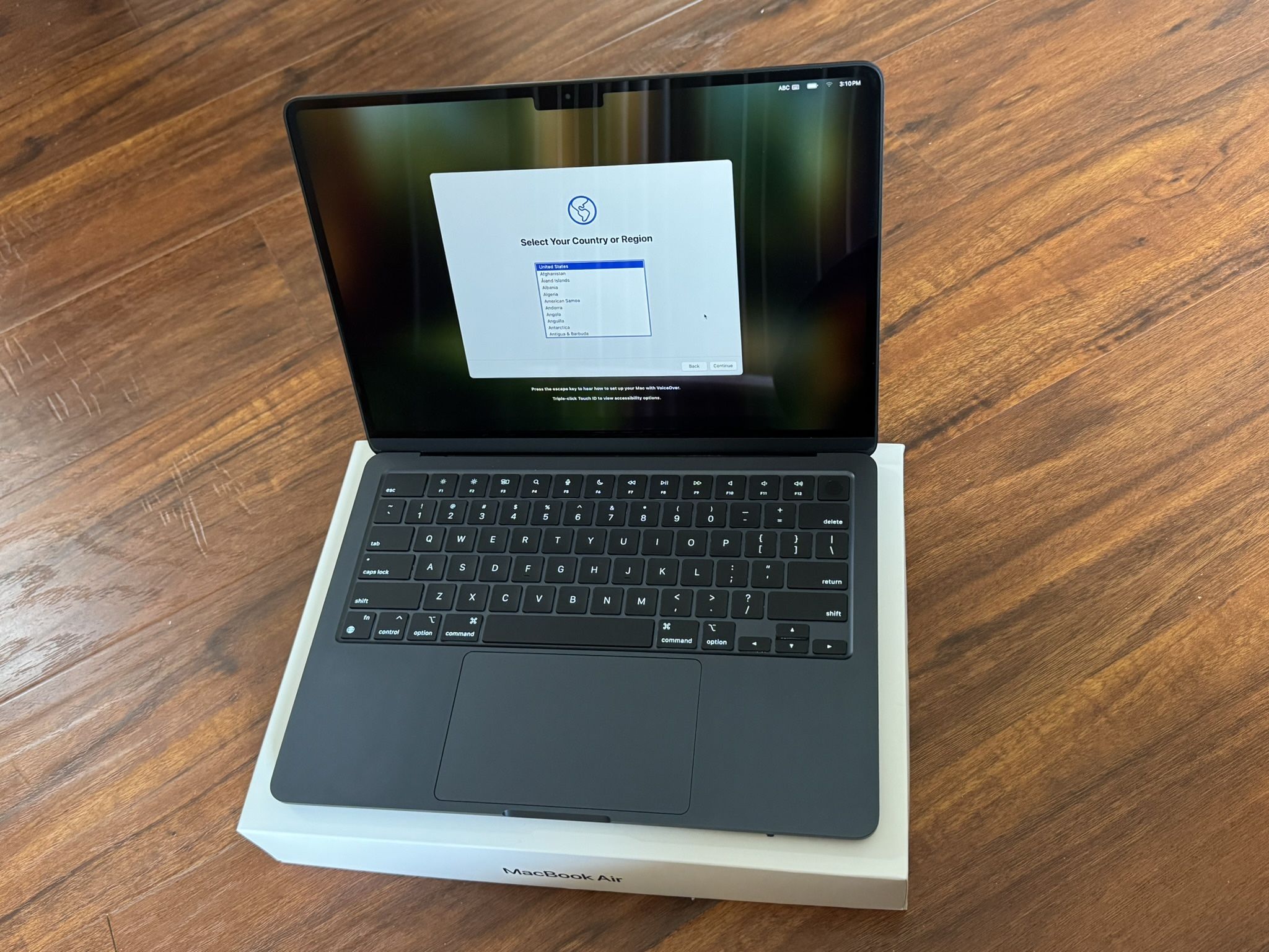 MacBook Air 13” M2 Includes AppleCare+