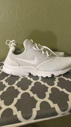 Nike White women tennis shoes