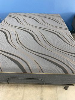 Brand New Queen Mattress Floor Models- Only 20 needed up front!
