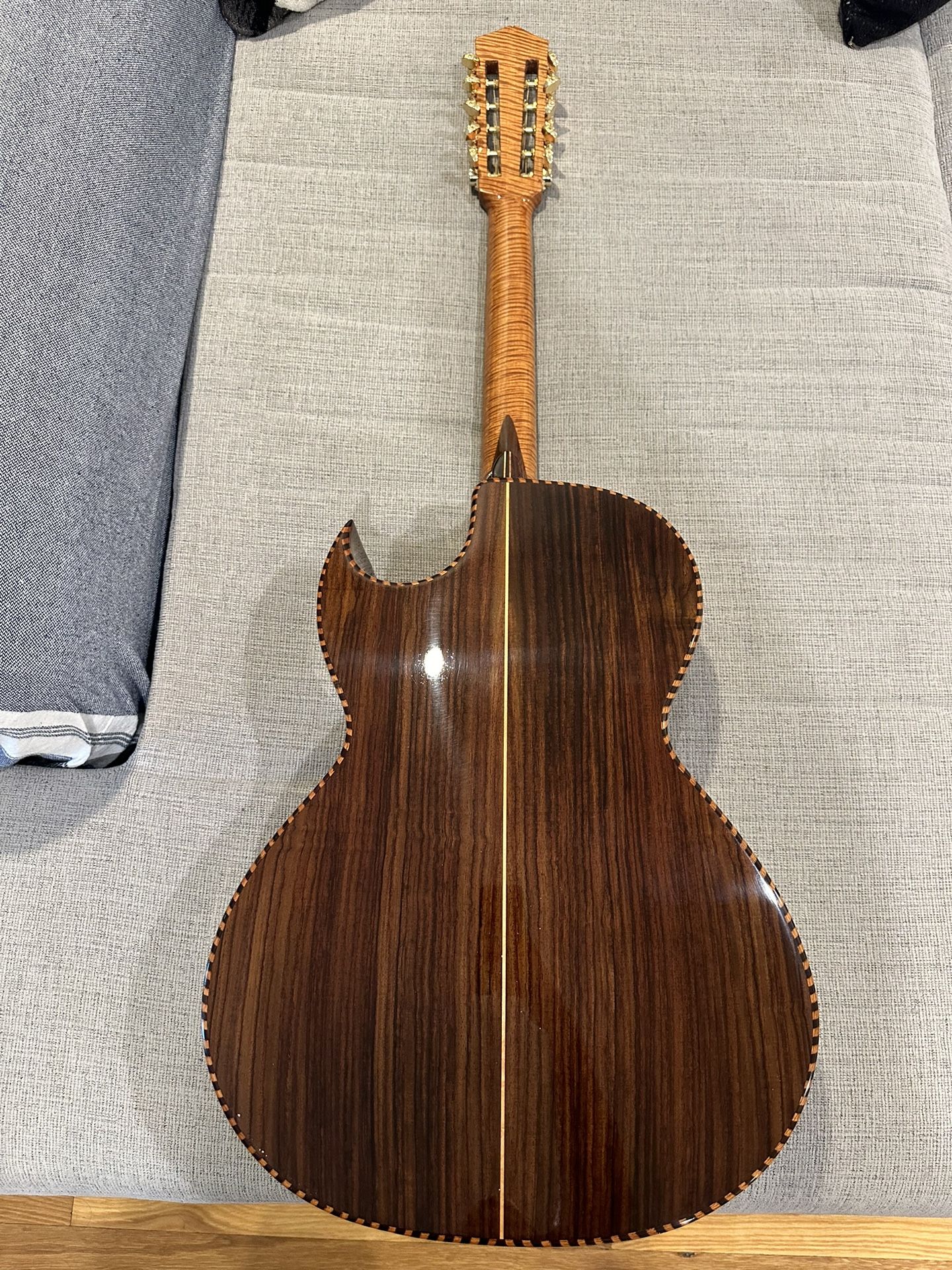 Bajo quinto Brand New !