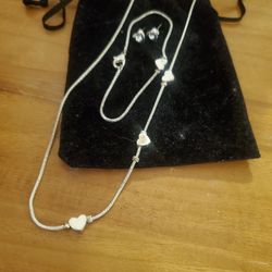 New Pretty Silver Plated 3 Piece Set Comes With Necklace And Bracelet And Earrings All For $30 With Box 📦 