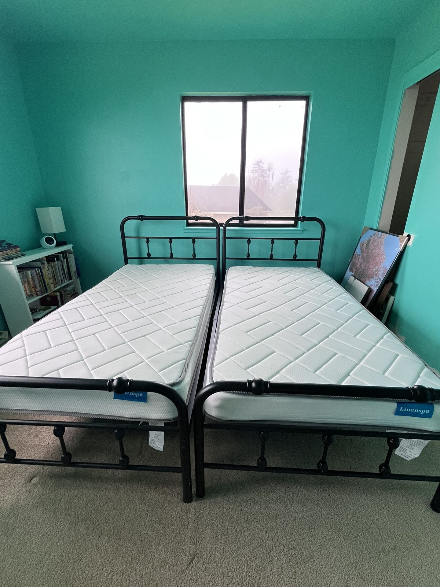 2 Twin Beds With Mattresses