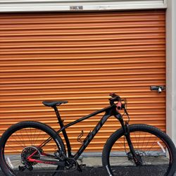 Scott Scale 940 Full Carbon 1/12 size Medium like new 