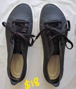 Crocs Men’s Citilane Roma Court Fashion Sneakers size 9 used
