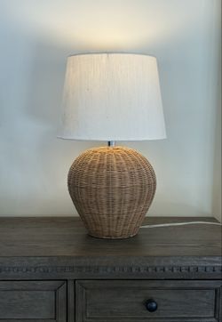 Rustic wicker rattan table lamp