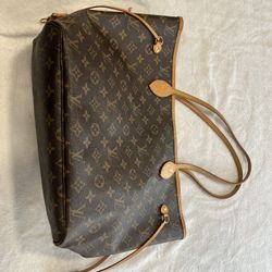 Authentic Louis Vuitton MM Neverfull With Pouchette