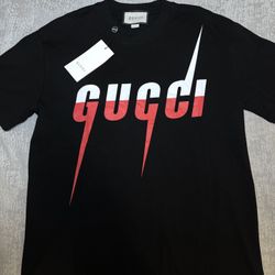 NEW GUCCI DESIGNER SHIRT 2024 SEASON. Sizes : Medium , Large  🔌🔌🔌🔥🔥