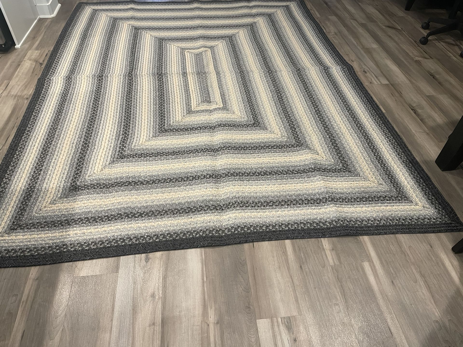 Beautiful 9 1/2 X 7 1/2 Rug