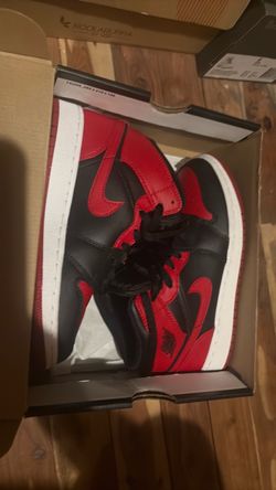 Jordan one mid