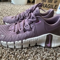 Size 7 Nike Metcon 5 Violet Dust Running Shoes
