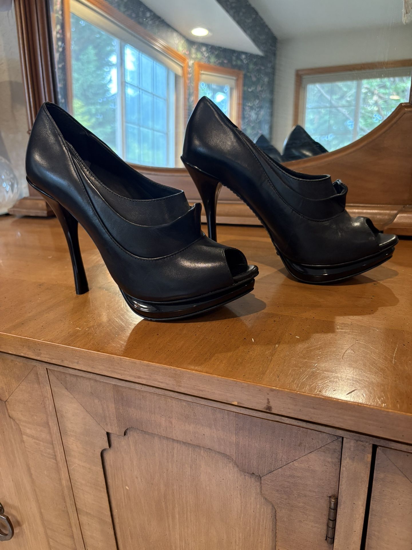 Schutz Genuine Leather High Heeled Peep Toe Booties Size 8
