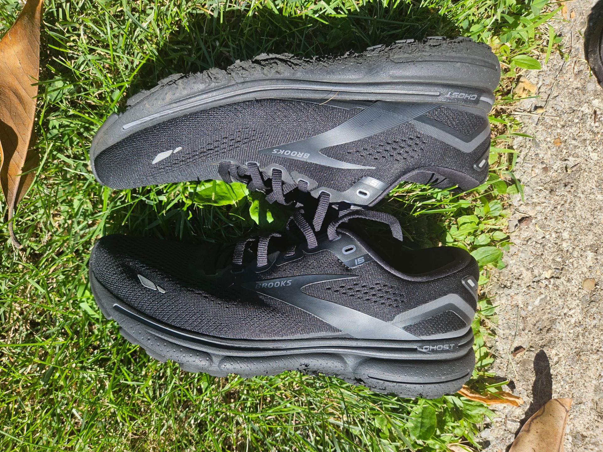 BROOKS 15women size 9 wide D