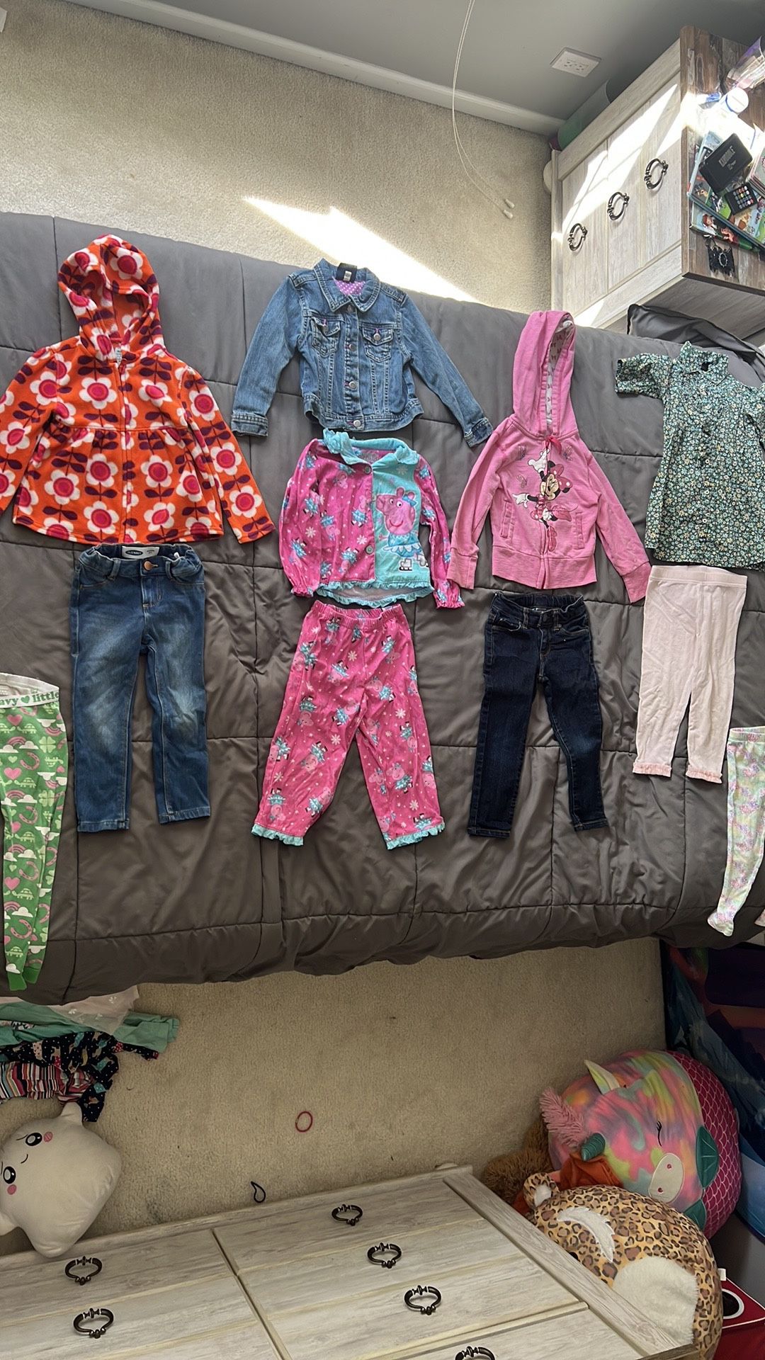 Old navy/oshkosh/disney/peppa pig/Arizona/baby gap 3T girls clothes. Green pajama pants are faded. Peppa pig pjs & pink leggings have piling. Minnie h