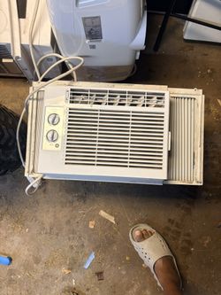 Window Air Conditioner Unit (6000 BTU)