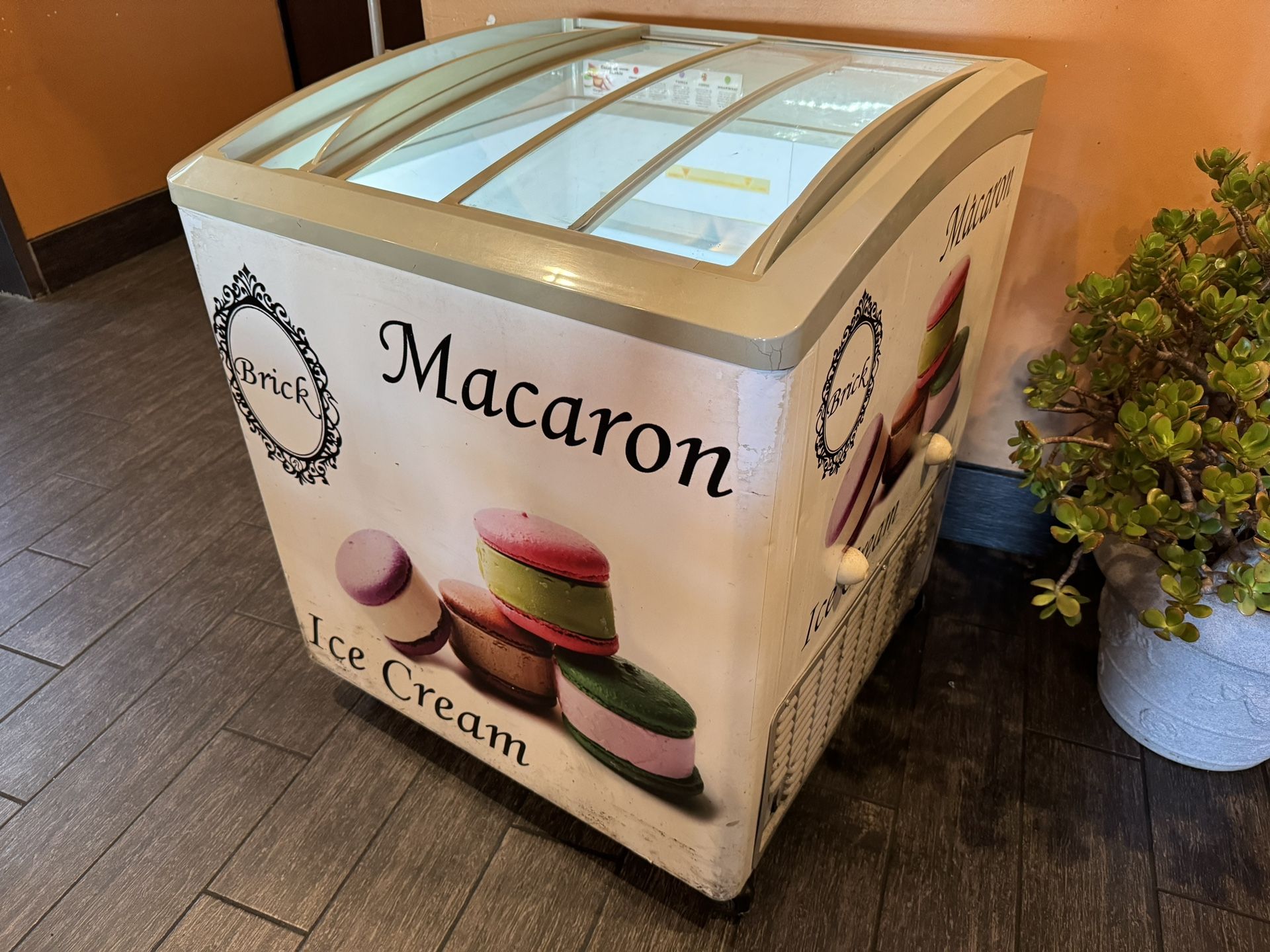 Brick Macaron Ice Cream Freezer