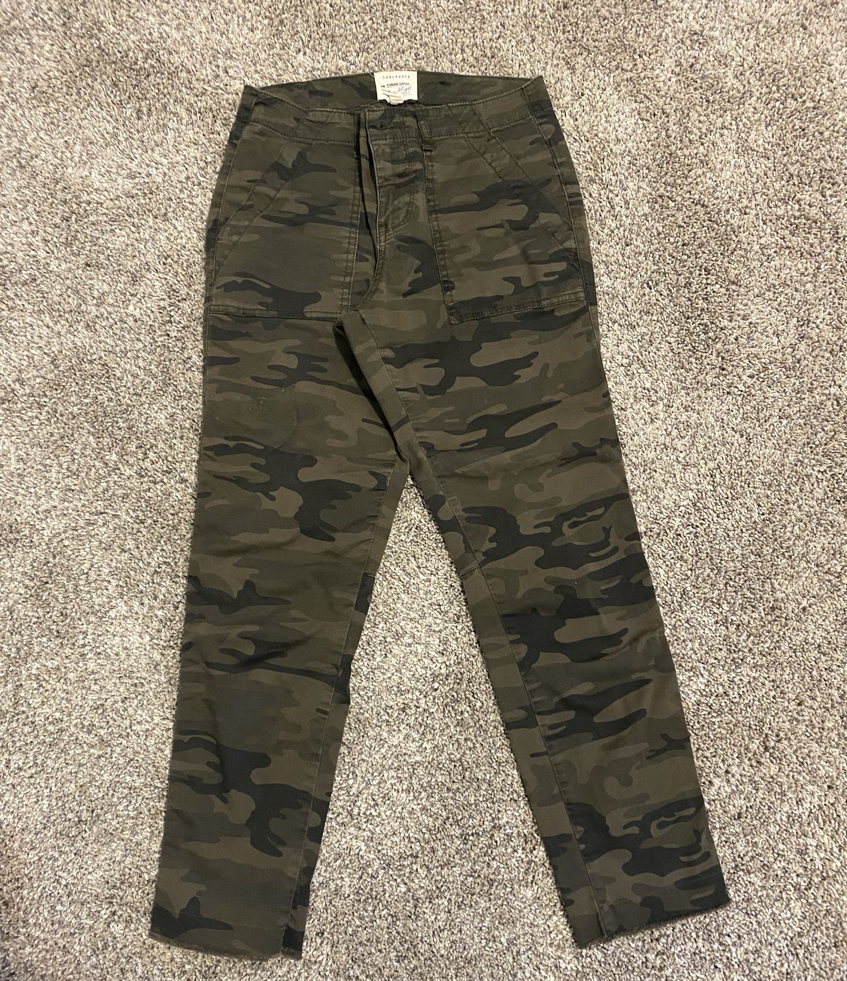 Women’s Skinny Camo Pants