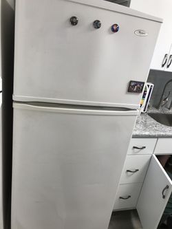 Whirlpool Refrigerator gently used 5 yrs old- works excellent