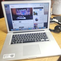 MACBOOK PRO WITH 15 INCH, CORE i7 2012 RESET, ALL UPDATED (LAP10)