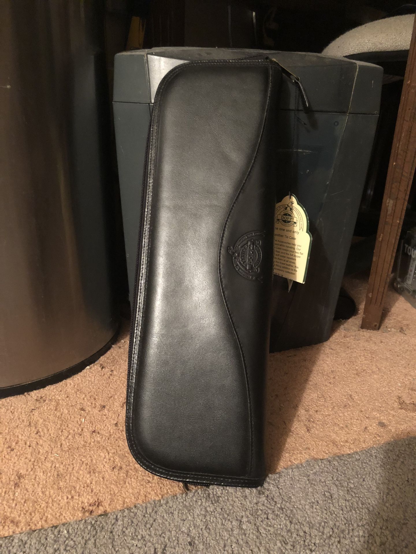 Dopp Leather Tie Case
