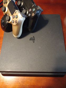 PlayStation 4 Slim With Games And Controllers 