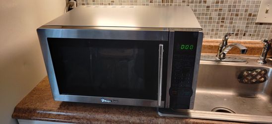 Magic Chef MCM1110ST Microwave Oven