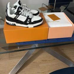 Lv Trainers Size 11 Men’s 