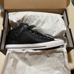 Unisex Leather Converse Size 9 MEN; 11 WOMEN